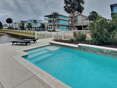 Welcome to Rosé By The Bay