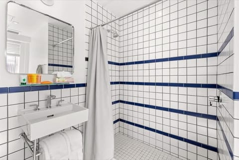 Miami Studio King + Sleeper Bathroom