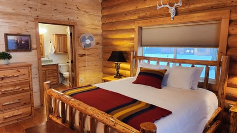 Master bedroom - Ensuite full jetted tub/shower