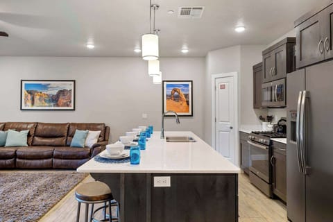 Kitchen bar counter with seating for 5