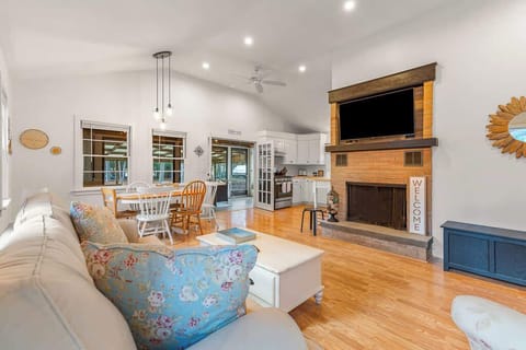 Living, dining, and kitchen