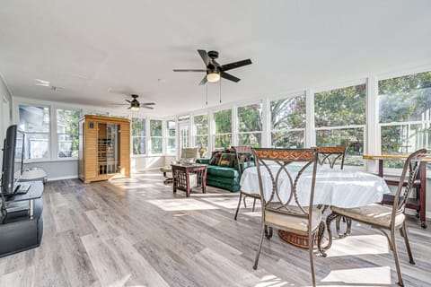 Palm Harbor Vacation Rental | 4BR | 2BA | 1,701 Sq Ft | 2 Steps Required