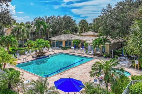 Pelican Landing Community Pool & Clubhouse