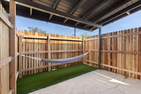 59-web-or-mls-4141-n-10th-pl
