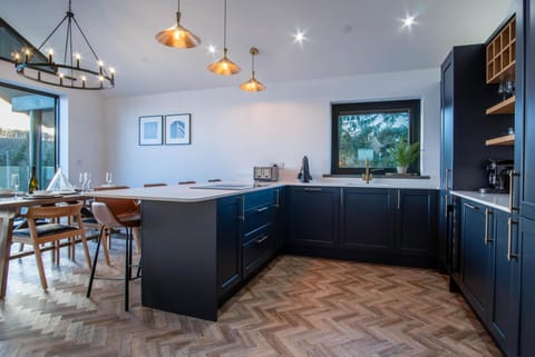 Wisemans House Apartment 3 - Wisemans Bridge (24383)