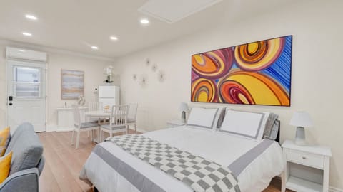 Bright and cozy studio with modern decor and vibrant artwork – perfect for a relaxing stay! Features a comfy queen bed, stylish dining area, and all the essentials for a comfortable getaway.