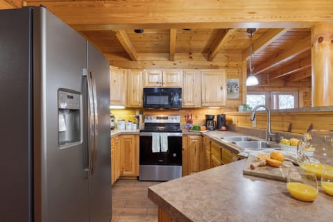 Fully equipped kitchen.