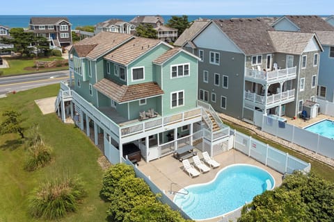 EE46: The Happy Crab | Back Exterior