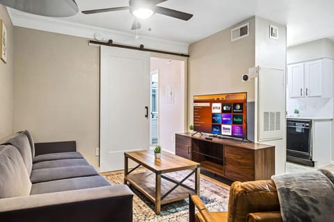 You’ll love the convenience of this fully equipped kitchen, where you can brew coffee, cook meals, or prepare snacks. The cozy layout and warm ambiance make cooking here a delightful part of your stay.
