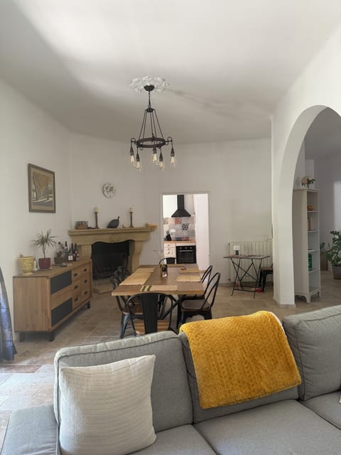 Open plan with 8-person dining table.