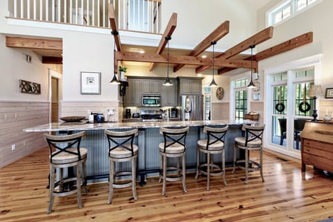 Kitchen bar counter with seating for 5