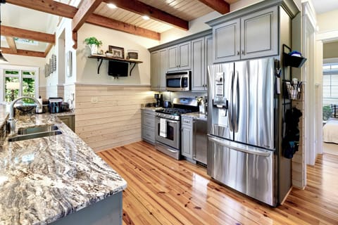 Kitchen has everything you will need to make that romantic dinner or dinner for the whole family