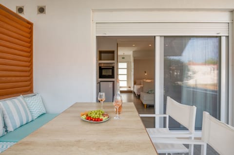 Outdoor dining area connecting with the apartment