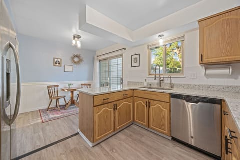 Full Kitchen and Breakfast Nook