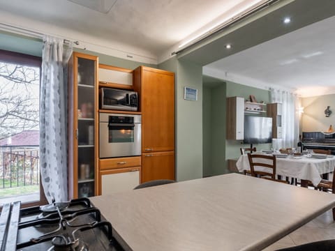 Table, Furniture, Cabinetry, Building, Wood, Kitchen, Architecture, Interior Design, Living Room, House