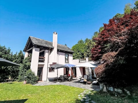 Sky, Plant, Building, Natural Landscape, Window, Land Lot, Tree, Vegetation, Landscape, Residential Area