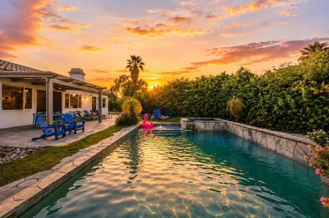HUGE, PRIVATE POOL & SPA