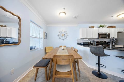 Dining table with seating for 6  and additional counter seating 