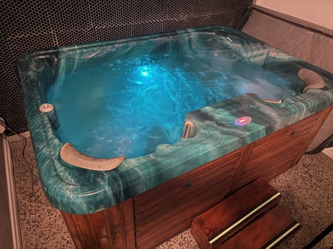Indoor spa tub