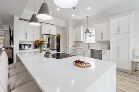 Gorgeous fully equipped kitchen