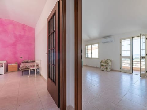 Flooring, Floor, Interior Design, Wood, Ceiling, Room, Lighting, Apartment, Furniture, Home