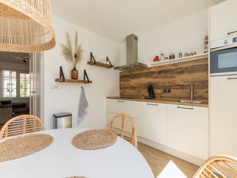 Furniture, Interior Design, Flooring, Wood, Floor, Countertop, Ceiling, Cabinetry, Room, Lighting