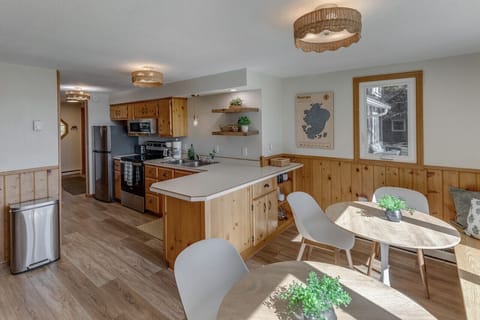 Breakfast Nook in Kitchen Seats 8