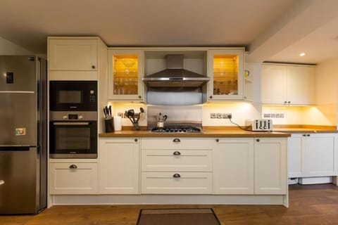 St Josephs Cottage, Norfolk - Host & Stay