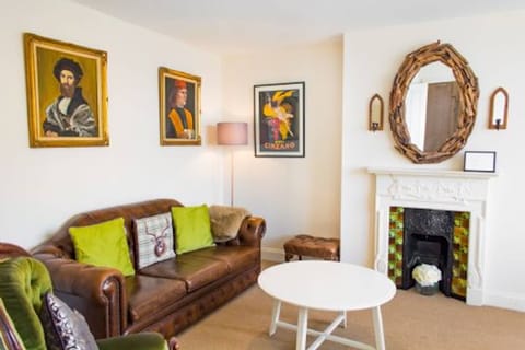 Apartment 5, York Terrace, Norwich - Host & Stay