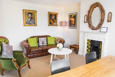Apartment 5, York Terrace, Norwich - Host & Stay