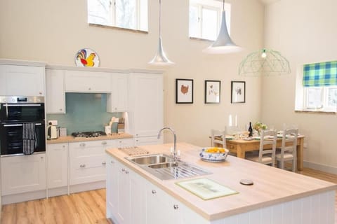 Boathouse Barn, Frettenham - Host & Stay