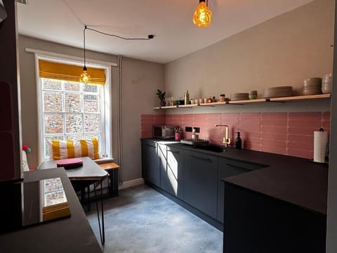 Princes Cottage, Norwich - Host & Stay