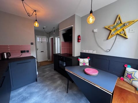 Princes Cottage, Norwich - Host & Stay