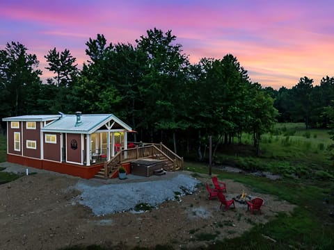 Bigfoot's Tinyhouse at Dusk