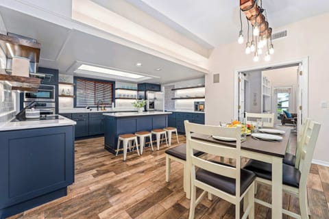 Sip morning coffee or grab a bite at the counter, with seating for 4