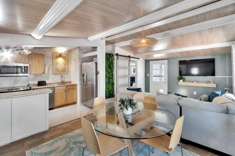 bright and inviting entrance to the open concept dining and living area!