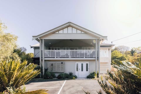 4 bedroom 4 bath Urban Getaway Ipswich-Pets, Sauna