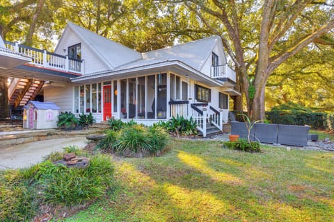 Backyard | Screened-In Porch