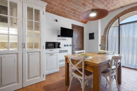 Autumn, Kitchen, Living Room, Spring, Summer