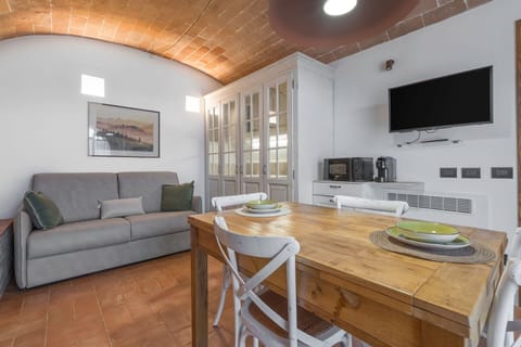 Autumn, Kitchen, Living Room, Spring, Summer