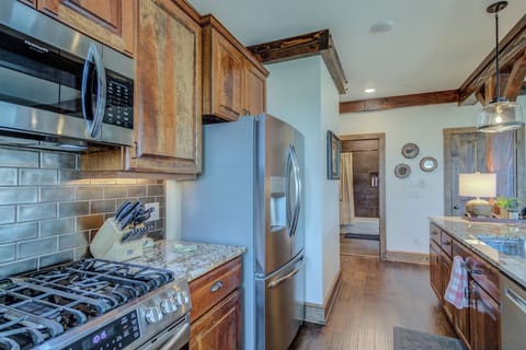 Kitchen--- Granite Counter-tops, Stainless Steel
