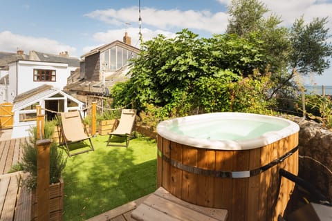 The Hideaway, Lyme Regis - Host & Stay