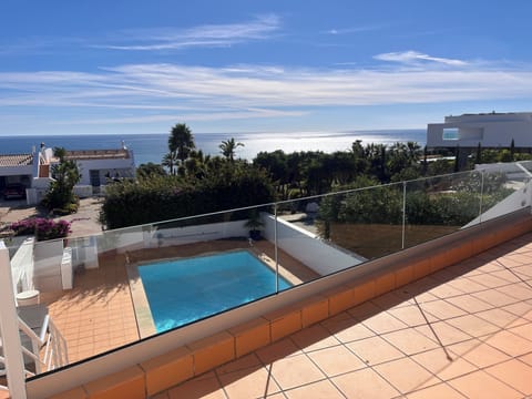 180 degree sea views
