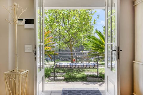 Solar Power French Country Cottage on Table Mountain 1
