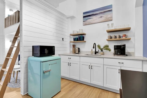 Fully Equipped Kitchenette!