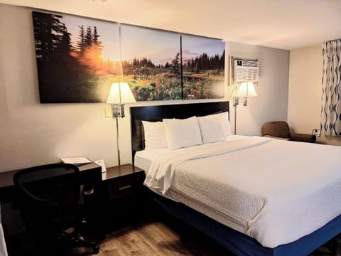 Unit with 1 King bed. Exact unit will be assigned upon arrival. Views, colors, and decor may vary.