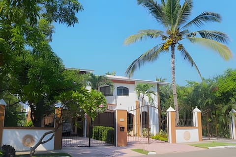 Facade / entrance