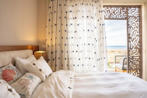 Mangrovvy El Gouna Master bedroom with beach front