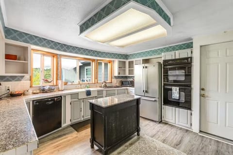 Harbor20View20Kitchen2