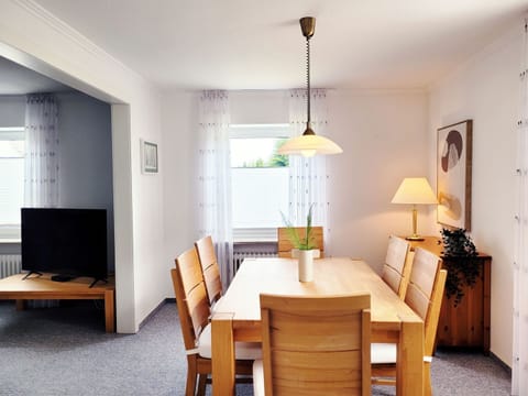 Charming and quiet vacation home - close to the beach and ideal for large groups - with House in Sierksdorf